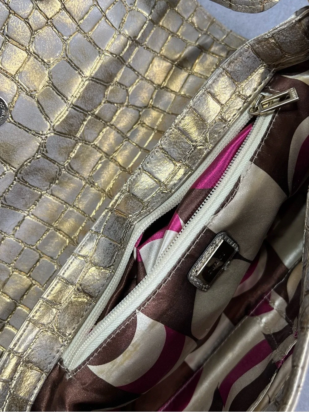 Y2K Guess Gold Textured Shoulder Bag with Stud Detail - Picture 3 of 3